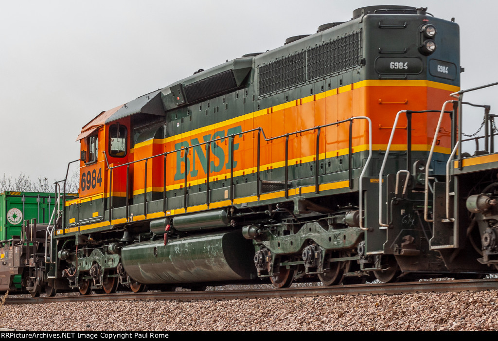 BNSF 6984, ex CN 5016 eastbound on the BNSF